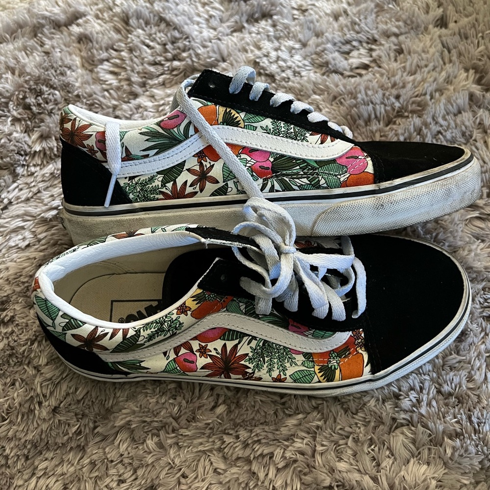 Vans Hawaiian Sneakers women’s 8.5 Black Shoes